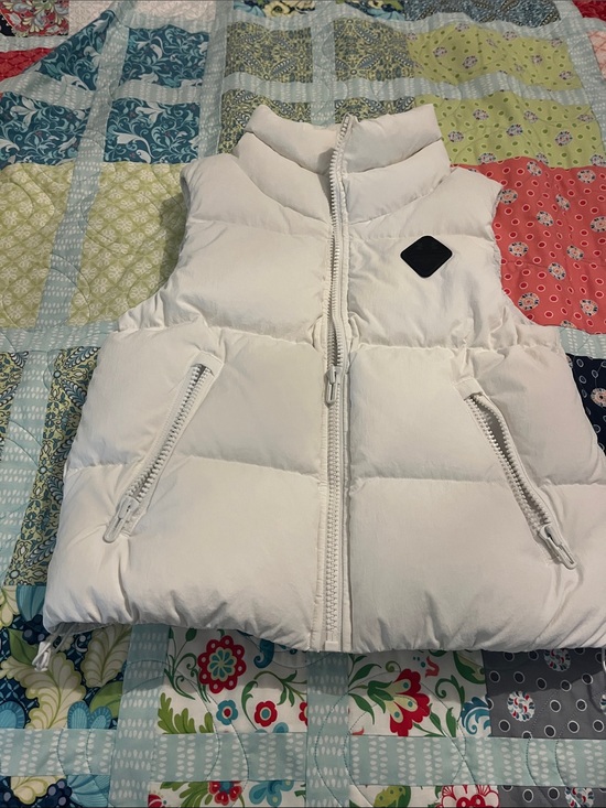 Under Armour Jackets & Blazers - Under Armour Women’s White Quilted Puffer Vest
